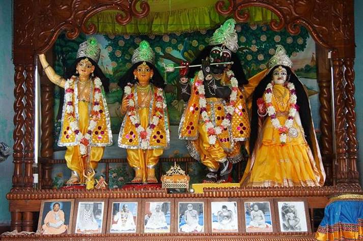 Sri Sri Gaura Gadadhara Vinode Madhava Jiu_02.jpg