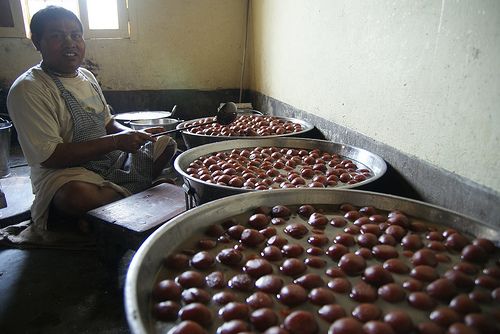 gulabjamuns.jpg - 114451 Bytes