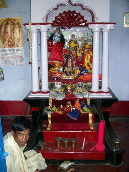 Adv-AdvaitaSilaShantipur-citytemple1.jpg - 70138 Bytes