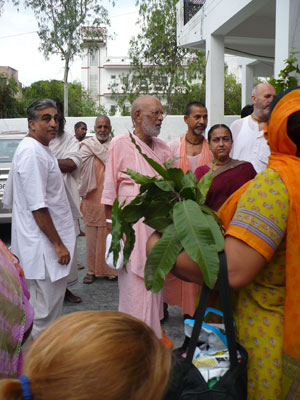 3-Haridwar-19-AUG-2007.jpg - 41373 Bytes