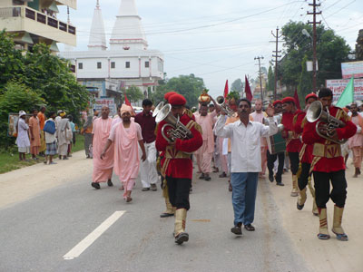 4-Haridwar-19-AUG-2007.jpg - 36582 Bytes