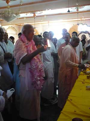 guru-puja.jpg - 15248 Bytes