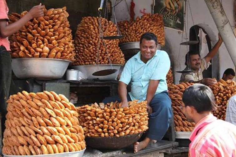 Kaja_one_the_favourite_sweets_of_Puri.jpg