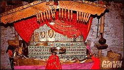 yamunotri3.jpg - 64867 Bytes