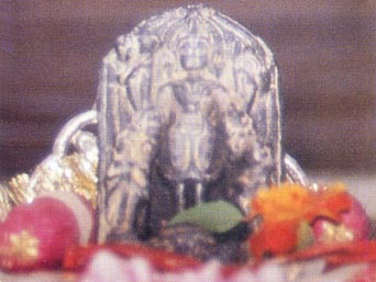 adhoksaja-visnu-deity.jpg - 18368 Bytes